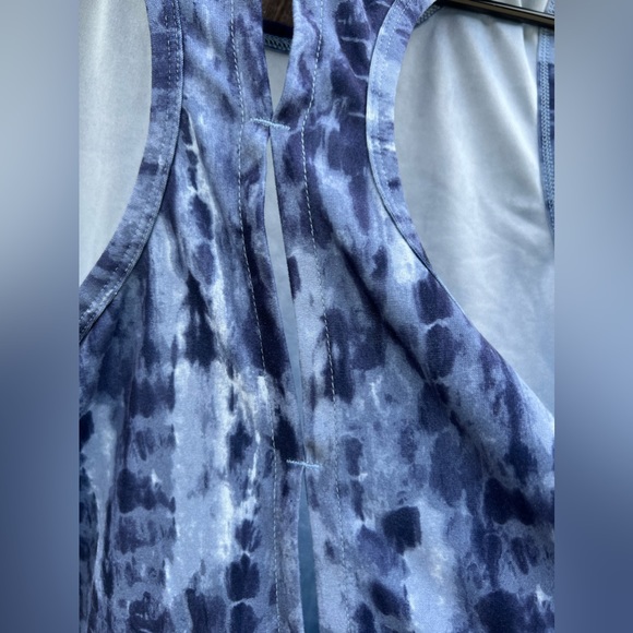 Old Navy Active Breathe tank - Picture 9 of 10